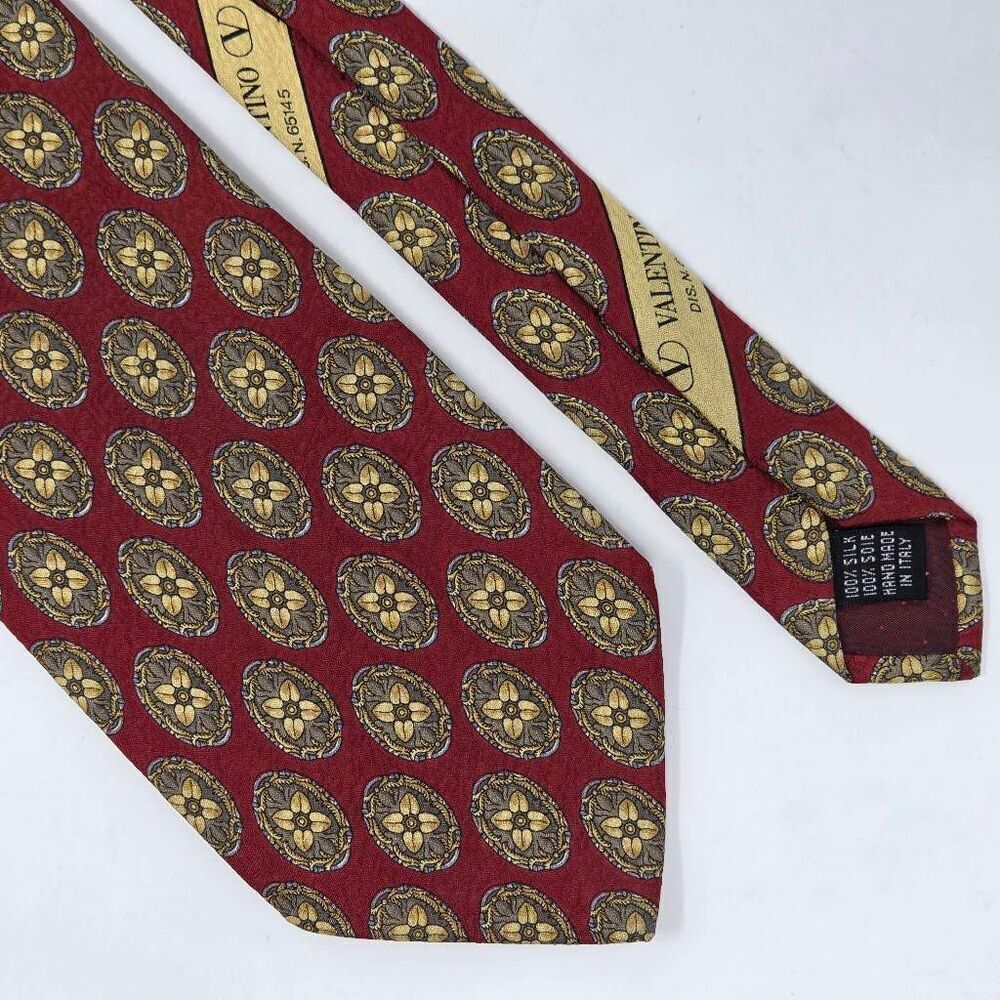 VALENTINO CRAVATTE ITALY SILK TIE RED NEUTRAL GEOMETRIC MEDALLION SATIN 4" X 56"